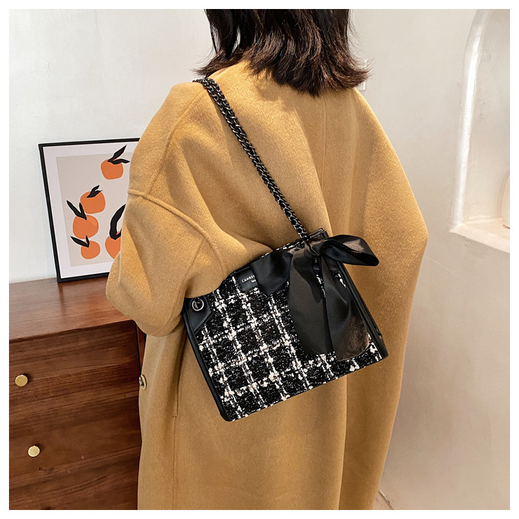 New Trendy Korean  Wild Messenger  Fashion One-shoulder Small Square Bag display picture 4