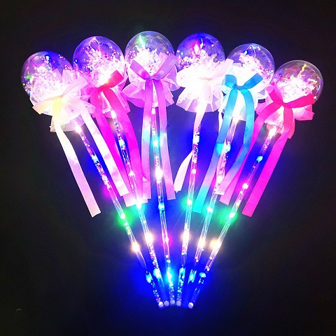 Las pequeñas actividades de microempresas empujan el código de escaneo para enviar regalos debajo de la línea roja en línea, regalos prácticos, pequeños drenadores, artefactos creativos