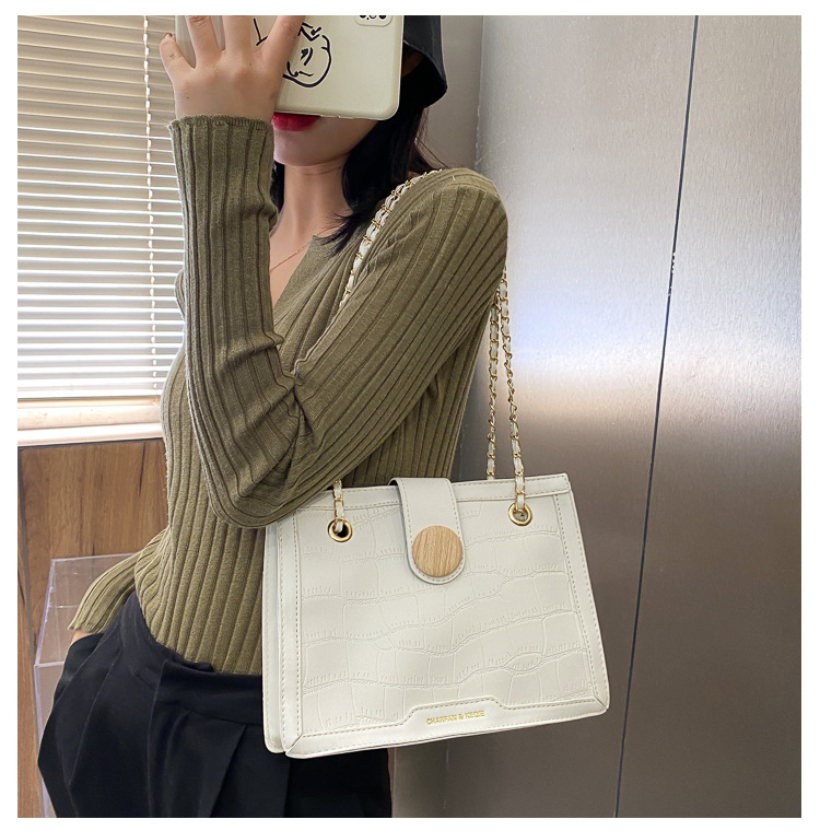 New  Trend Korean Fashion Chain Shoulder Wild Messenger Women's Small Square Bag display picture 16