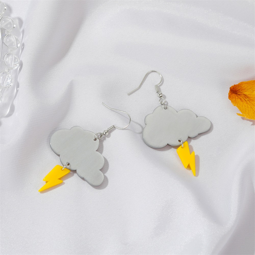 Coréen Nouveau Mignon Nuages Sombres Boucles D&#39;oreilles Éclair Créatif Dessin Animé Bricolage Boucles D&#39;oreilles Nuage En Gros Nihaojewelry display picture 5