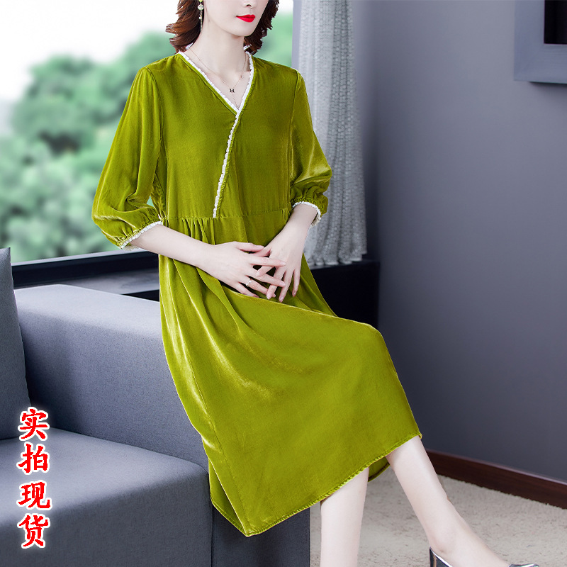 5369#实拍2020年金丝绒连衣裙女七分袖v领秋季复古黑色蚕丝绒裙