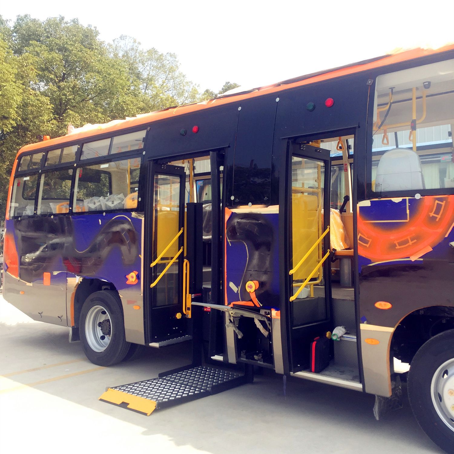信德泰克城市客车用上下车台阶 残疾人电动轮椅升降机