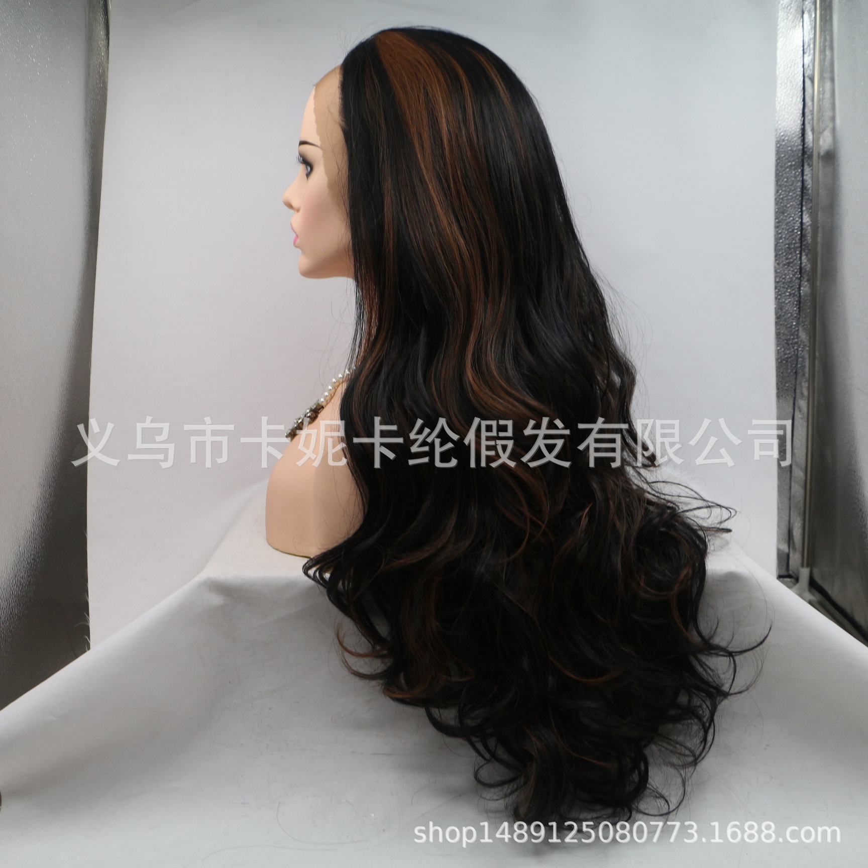 Europa y América de moda cabello largo rizado fibra química pelucón de cabello de mujer al por mayor encaje de cabello