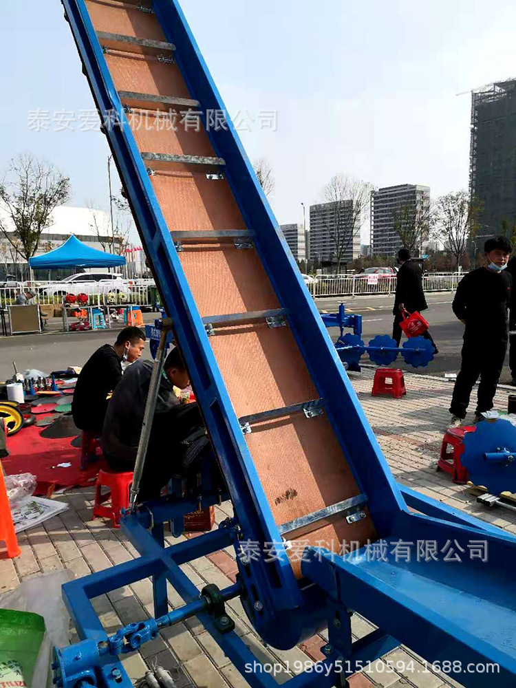 甘肃张掖家用辣椒摘果机朝天椒大辣椒品种采摘果机自动装袋装车
