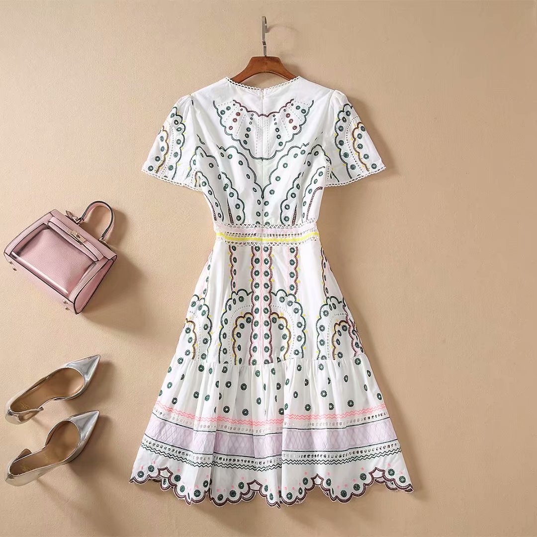 0311-12 彩色圈圈绣花裙码数SMLXL颜色白色面料棉绣