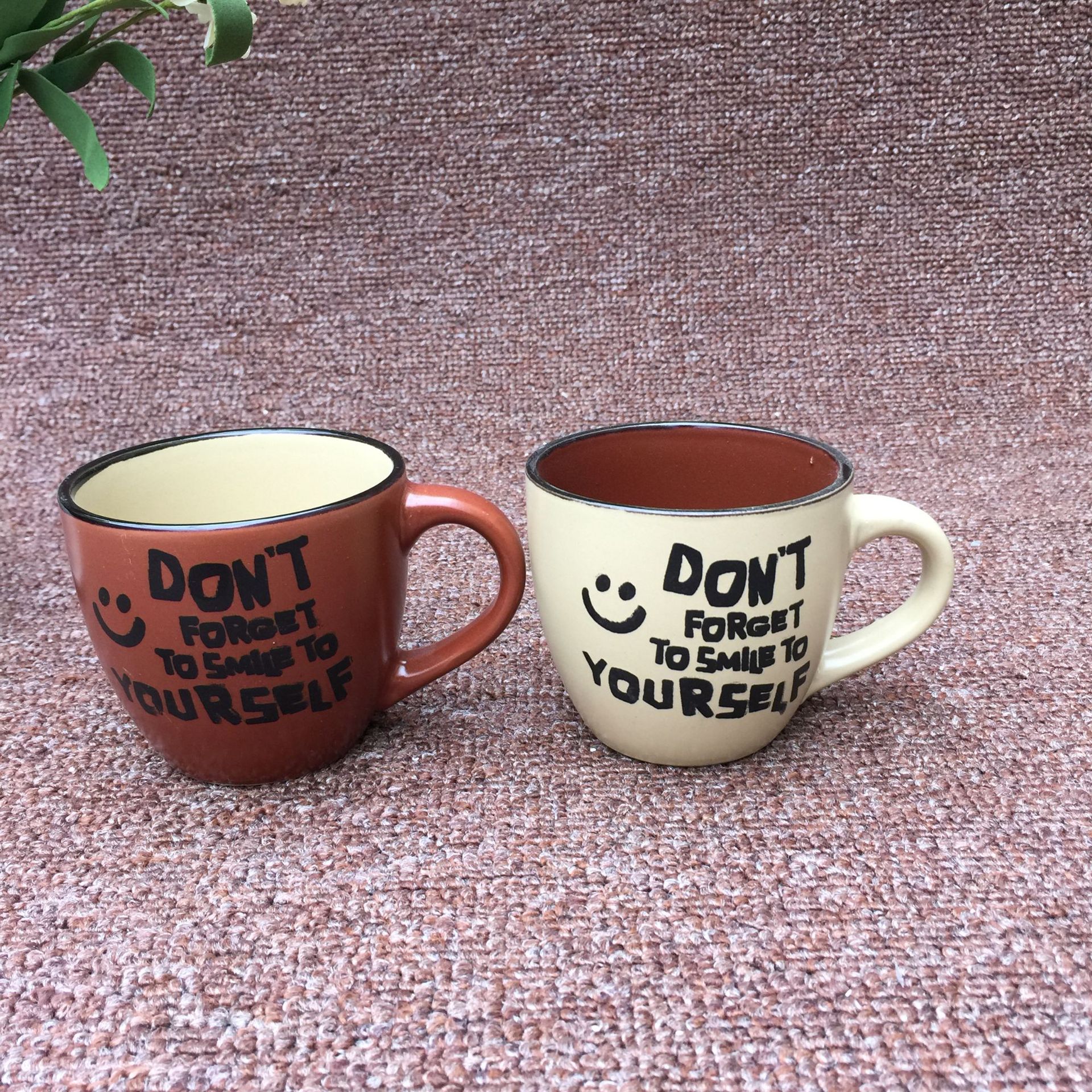 Taza de cerámica Taza de cerámica de tendencia de personalidad creativa para hombres y mujeres Oficina creativa Taza de agua potable Cerámica Tienda de dos yuanes
