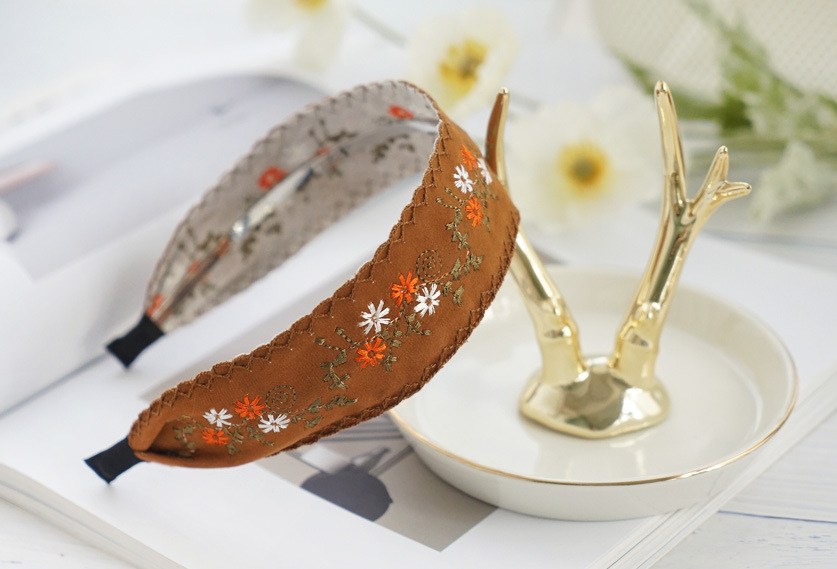 Fashion Ethnic Embroidery Lace Suede Floral Fabric Headband display picture 1