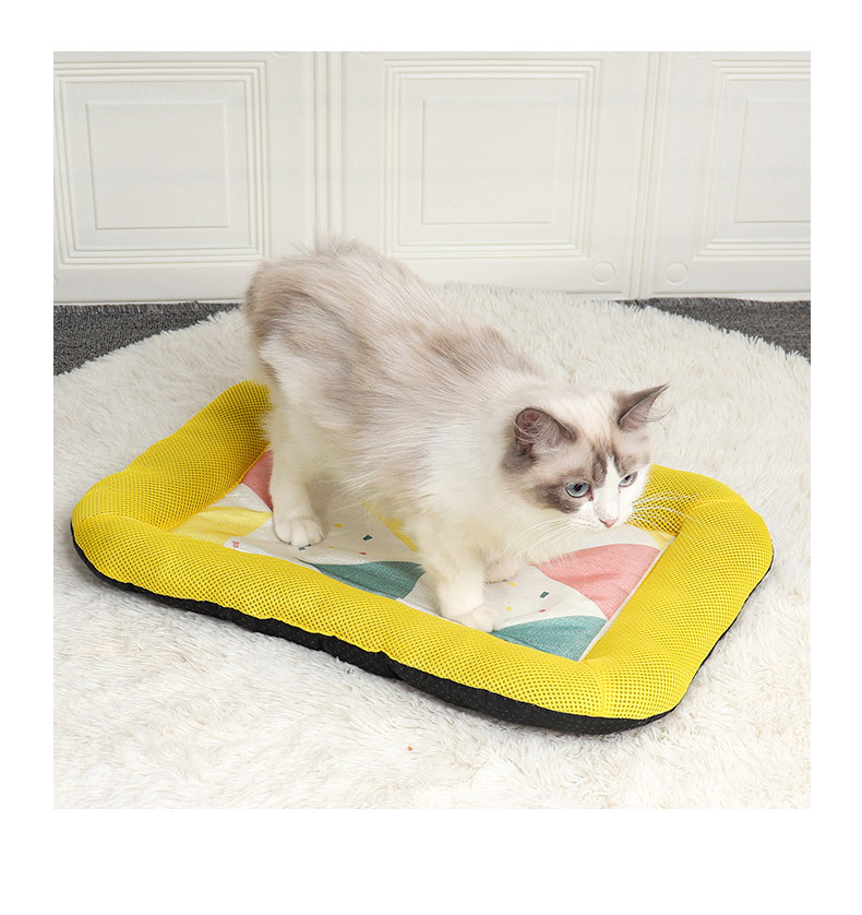 Pet Ice Silk Mat Summer Cool And Cool Bite Resistant Ice Silk Fabric Cat And Dog Ice Pad Pet Supplies Wholesale display picture 6