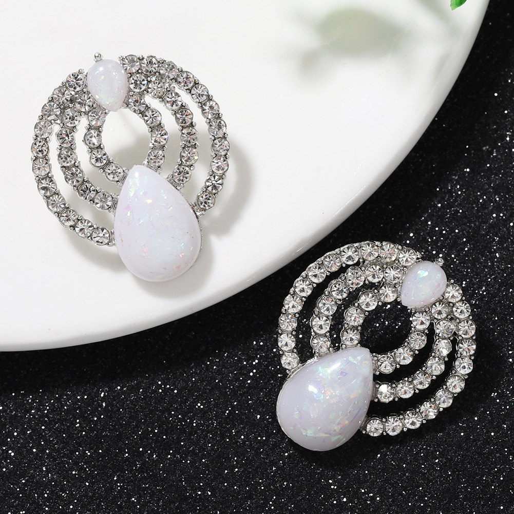 New Accessories Korean Retro Simple  Temperament Diamond Drop Earrings Female Wholesale display picture 4