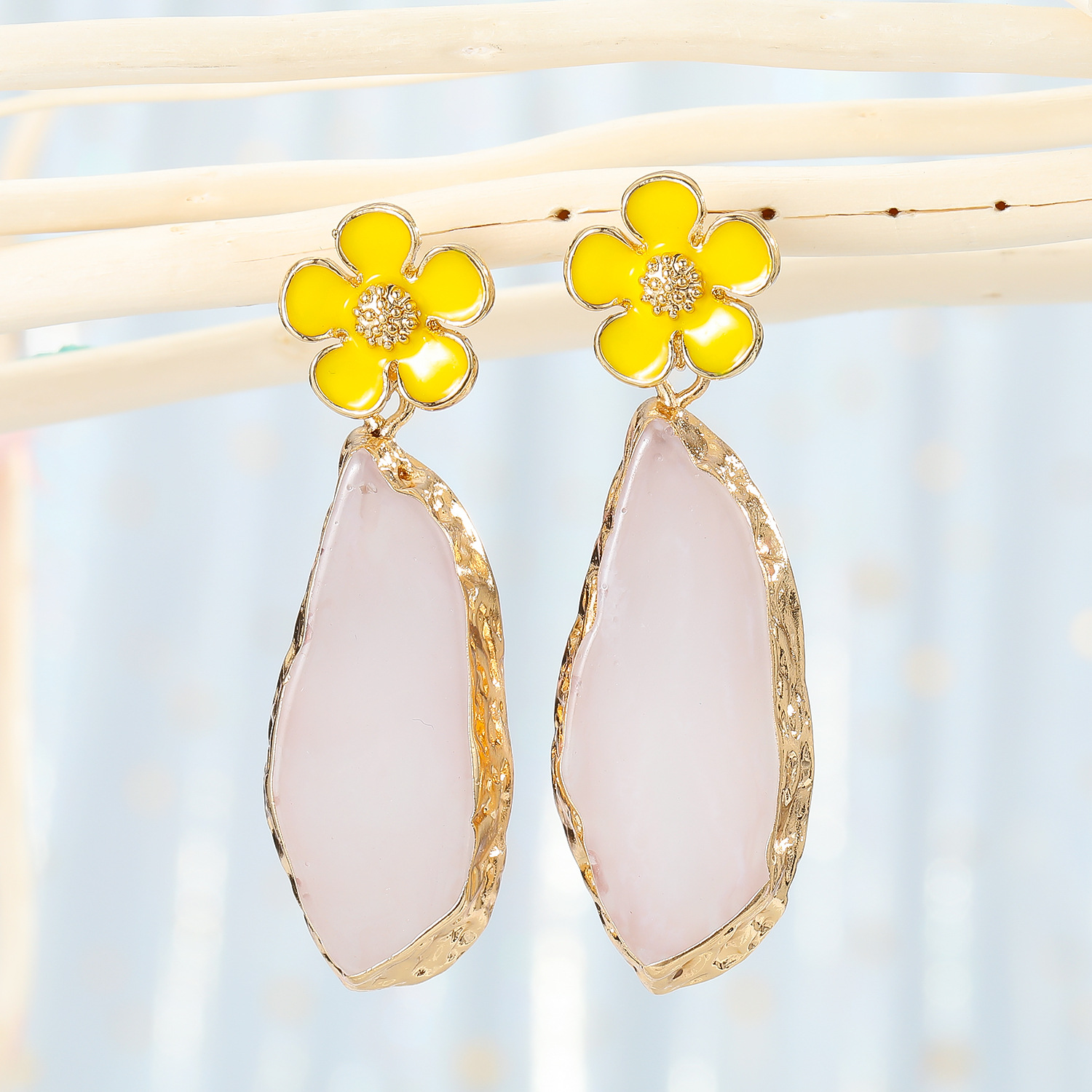 Irregular Retro Flower Earrings display picture 5