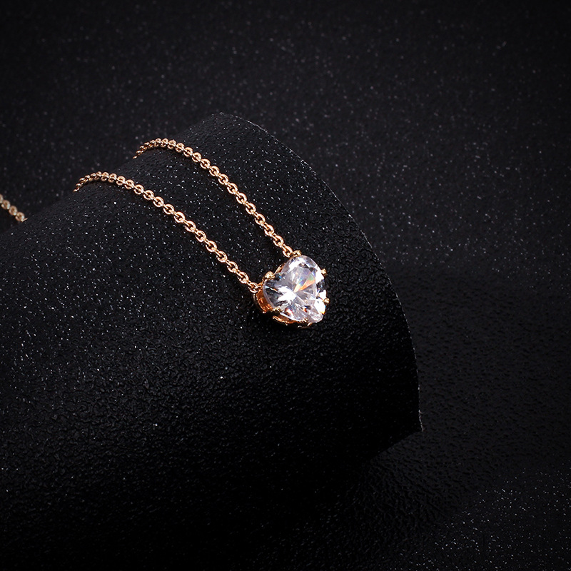 Korean Ladies Love Star Zircon Necklace Geometric Triangle Forest Clavicle Chain Wholesale Nihaojewelry display picture 9