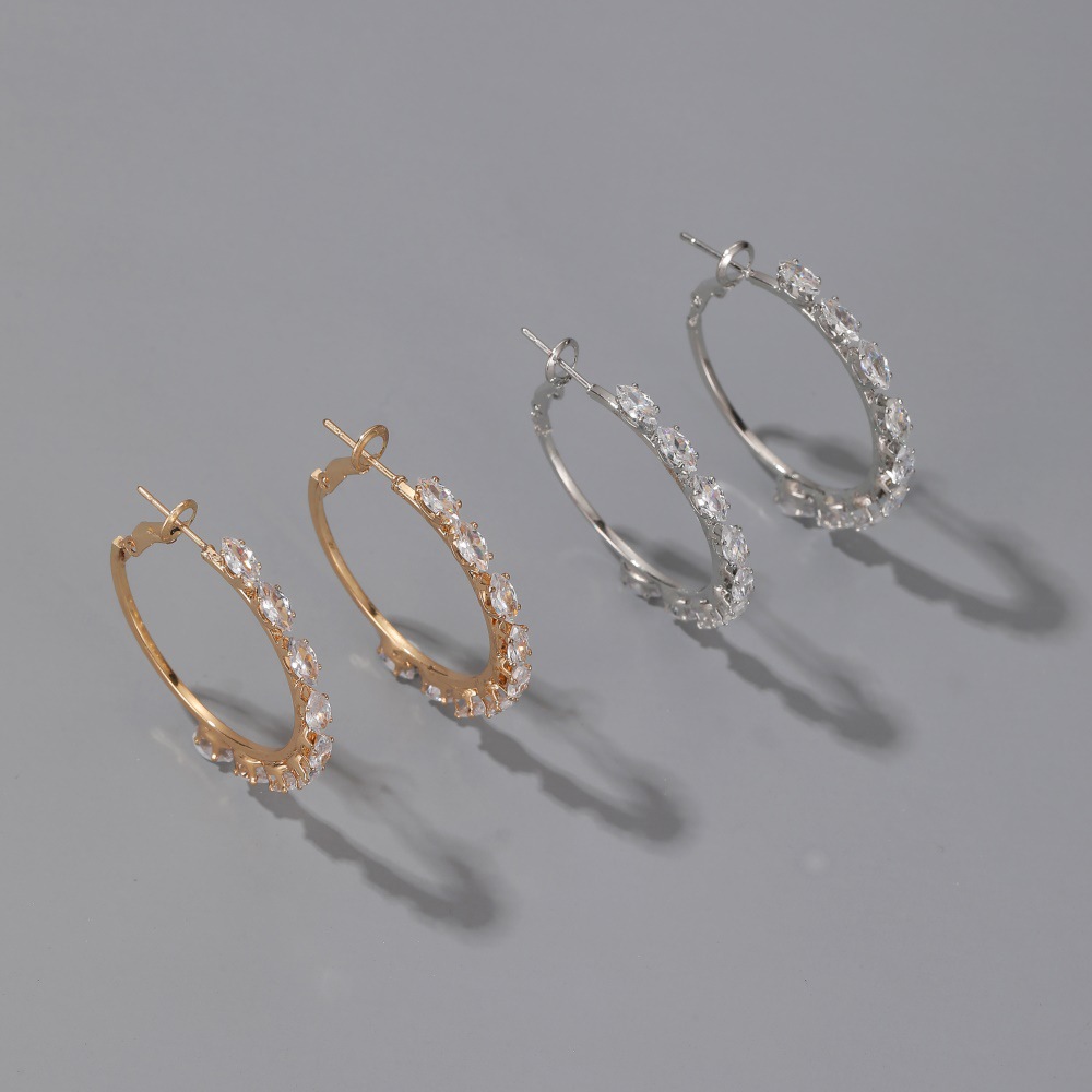 Fashion Hollow Simple Geometric Earrings Ladies Elegant Crystal Round Earrings Wholesale Nihaojewelry display picture 5