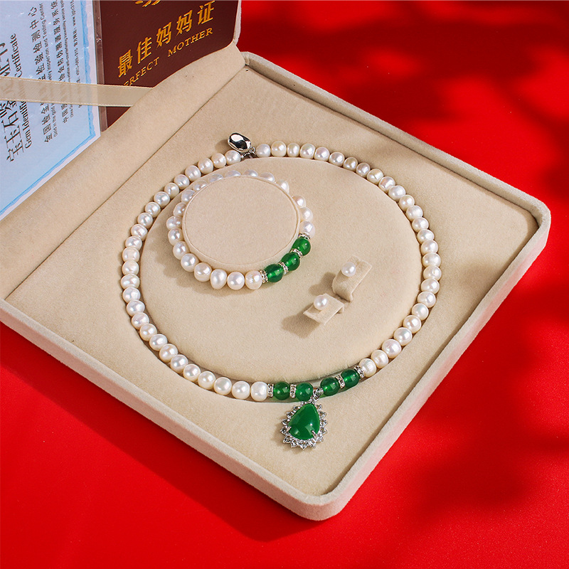 Pendant pearl jade for mother's day