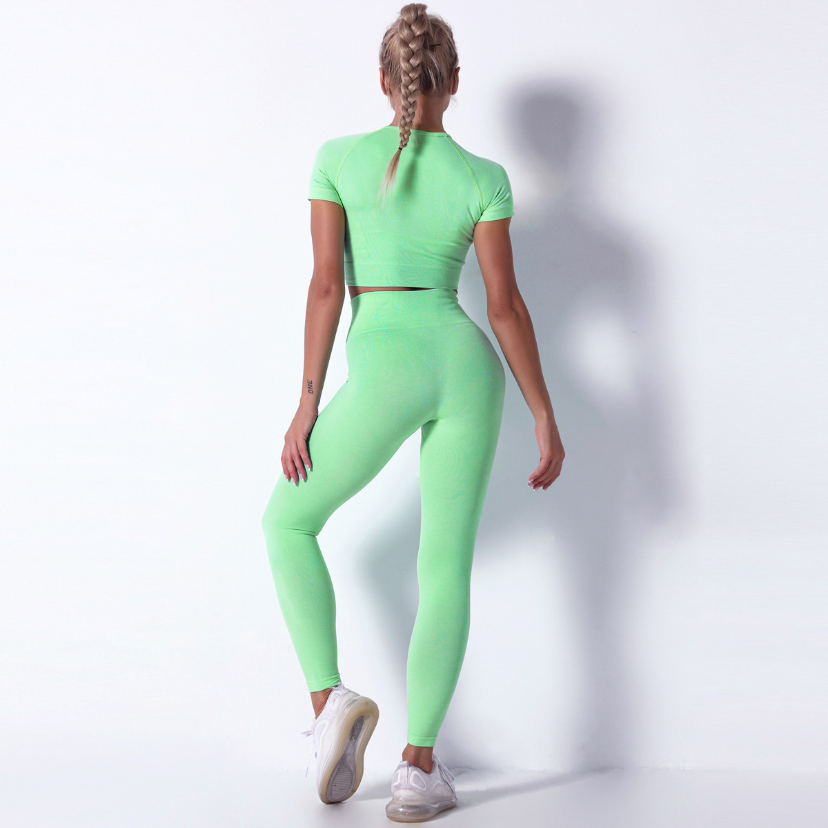 seamless knitted short-sleeved trousers yoga suit  NSNS11048