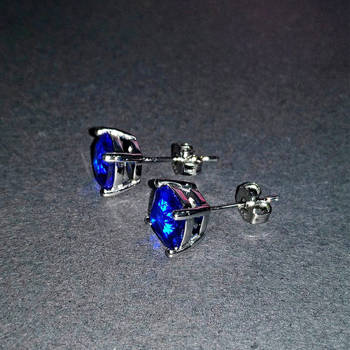 Xiaohongshu sapphire four-prong earrings, fashionable starry sky blue diamond earrings, square blue crystal earrings for women