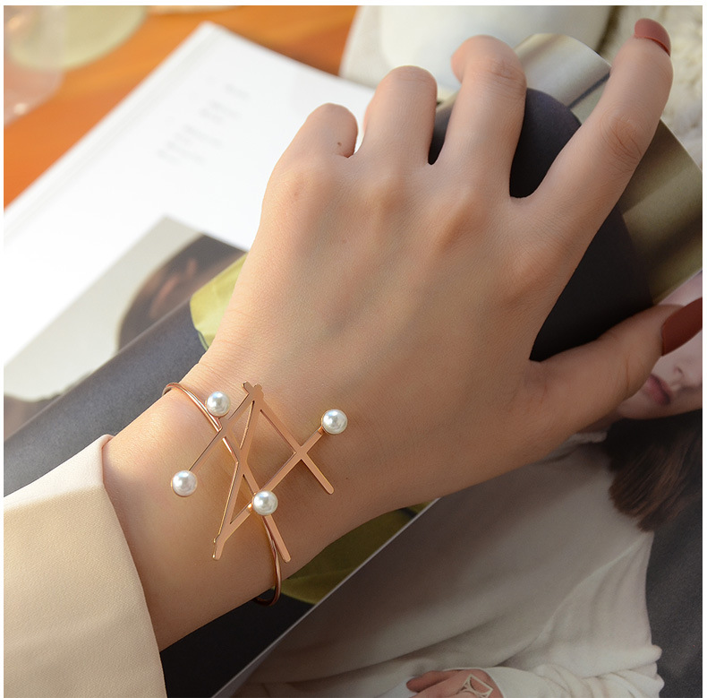 Retro Exaggerated Pearl Irregular Opening Bracelet Titanium Steel Plated Wholesale display picture 10