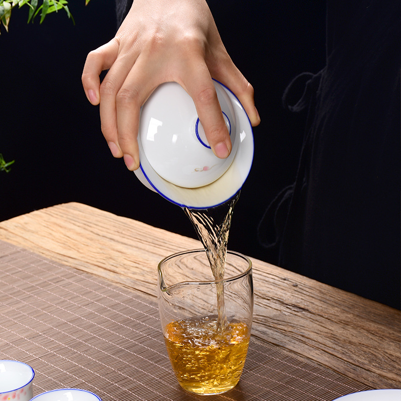 Cubierta pintada a mano Tazón Taza de té de cerámica juego de té de Kung Fu hogar tamaño pequeño Tazón de té Taza blanca tostada de porcelana Taza de té de tres piezas cubierta Tazón