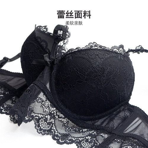 Sexy and sexy bra for Europe and America, adjusting type of bra to lift the submammary breast. Red lace underwear set for the year of the rat 