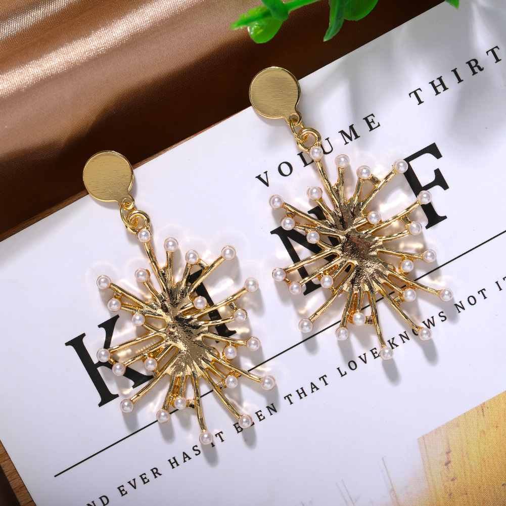 Japan Und Südkorea Übertriebene Kreative Metallische Perlen Ohrringe Frauen Grenz Überschreiten Der Heißer Verkauf Neue Trend Ige Mode Temperament Unregelmäßige Ohrringe display picture 7