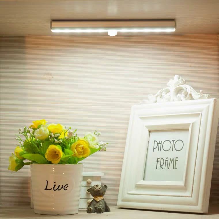 跨境led感應(yīng)燈現(xiàn)代家用衣柜櫥柜燈10led感應(yīng)燈燈條免安裝走廊燈條