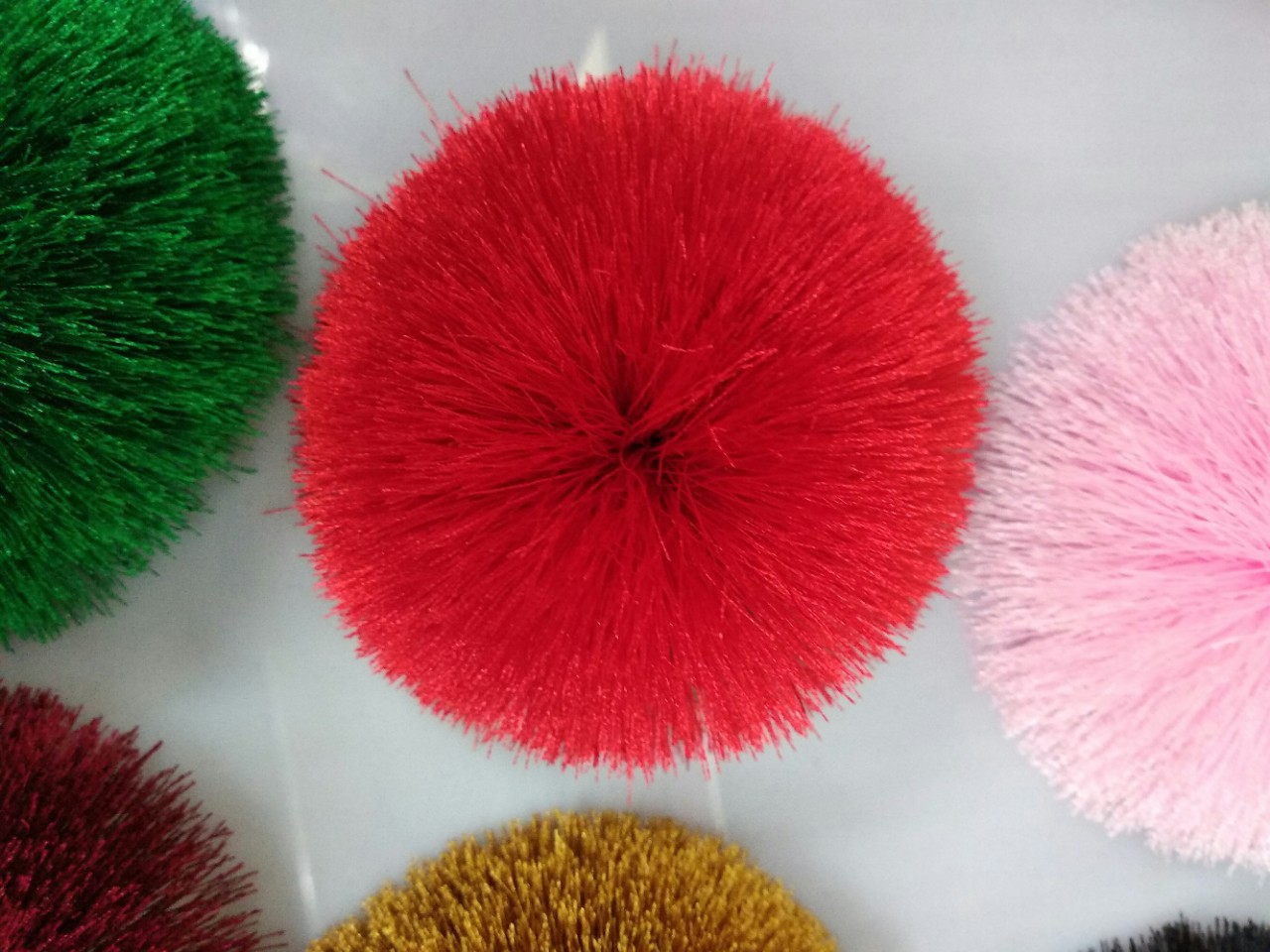 We supply cute hats, wool balls, polyester embroidered thread shoes, flower balls, tassels, decorative scarves and plush ball hangers detail image 5