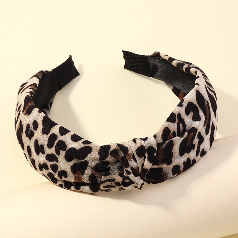 Korean Three-piece Sweet Pressed Hair Korean Wide-brim Headband display picture 4