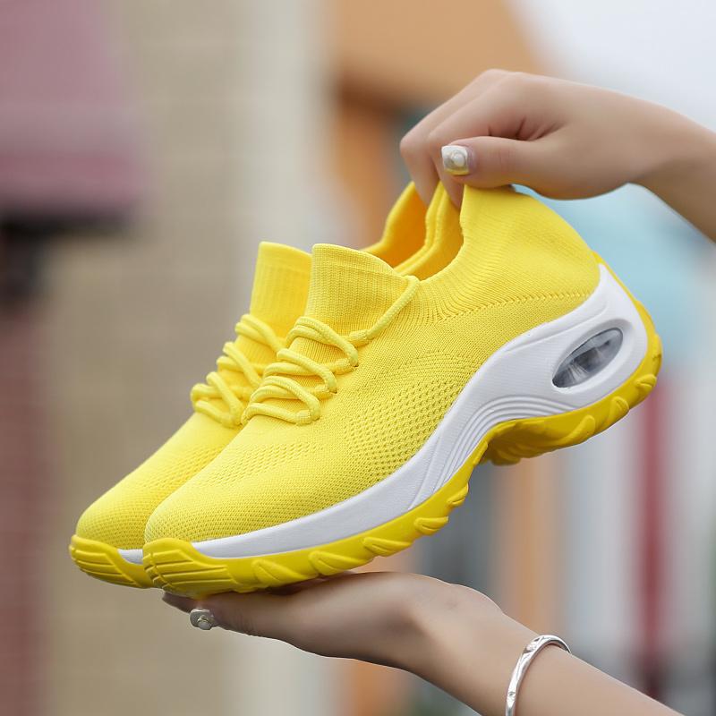 Large size air cushioned mom dance sports women's flying woven mesh breathable socks shoes, rocking shoes_voghion.com