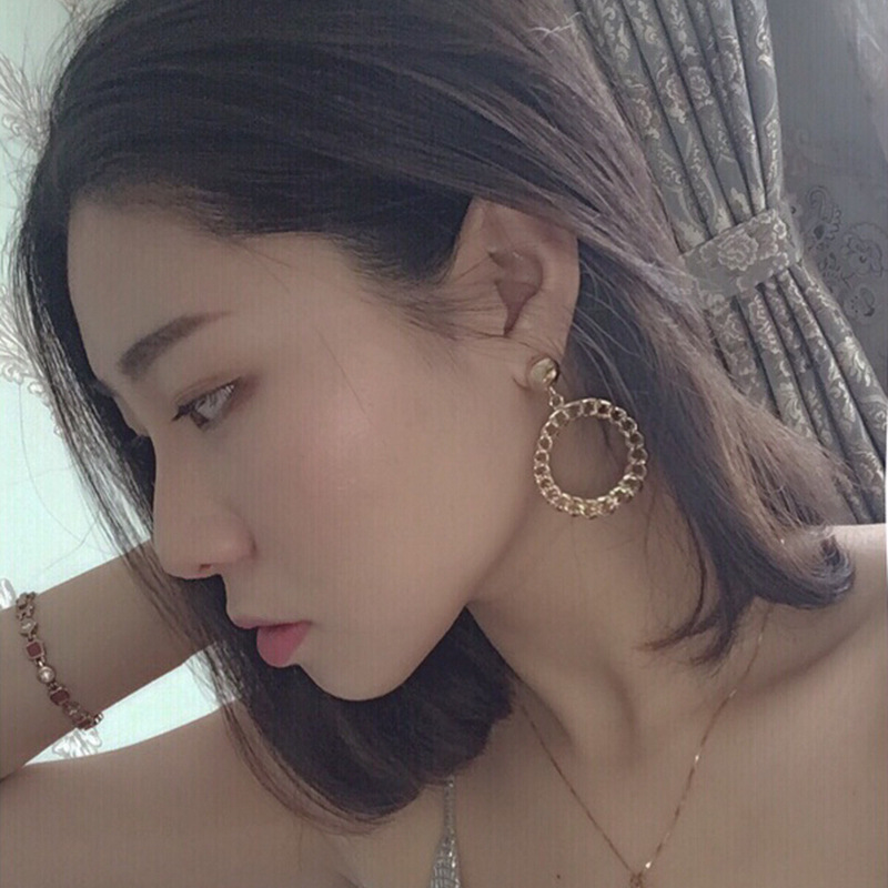 Design Sense Earrings Retro Temperament Personality Simple Circle Chain Tide Fashionable Gold Earrings Wholesale Nihaojewelry display picture 3