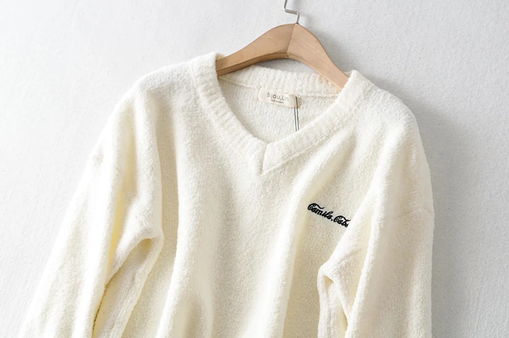 autumn and winter letter embroidery V-neck sweater NSAC14574