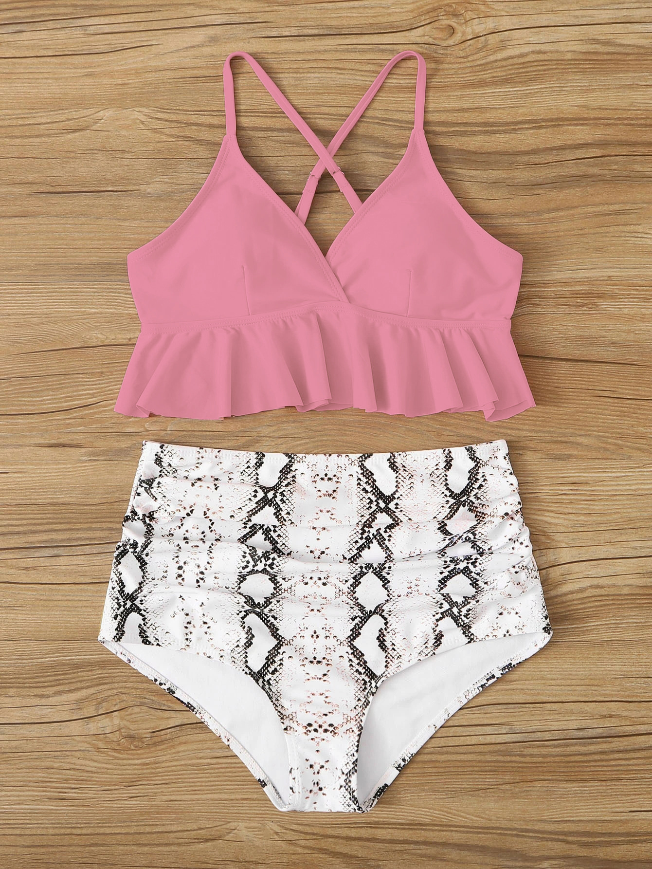 15647318103077981818