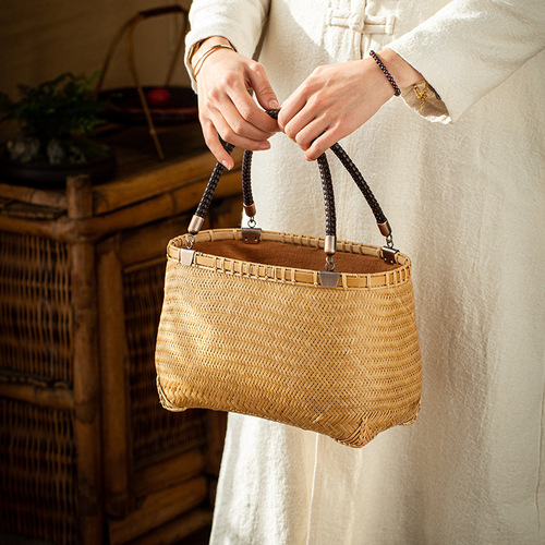Handmade bamboo woven bags, Chinese retro Zen tea clothes, bamboo baskets, tea art tea set storage bags, women's handbags