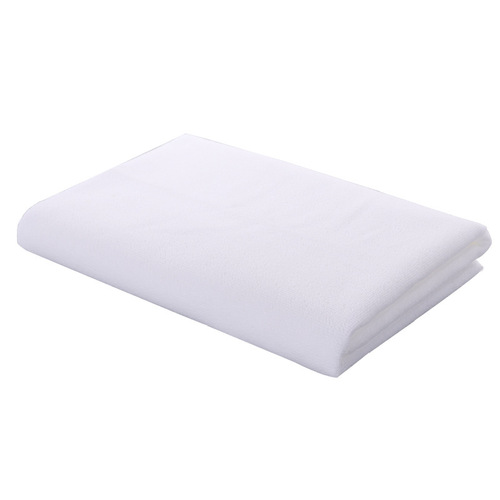 Hotel guest rooms offer paid use of disposable white towels that absorb water and do not shed hair, individually packaged for supermarkets.