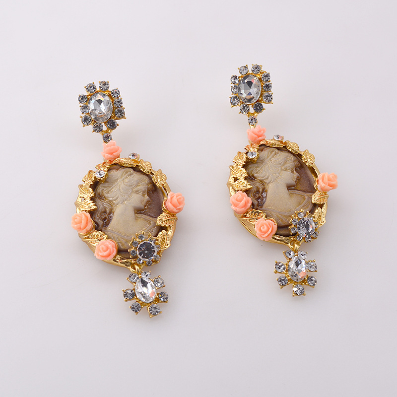 New Retro Baroque Crystal Relief Queen Beauty Portrait Temperament Literature And Art Earrings With Accessories Wholesale Nihaojewelry display picture 8