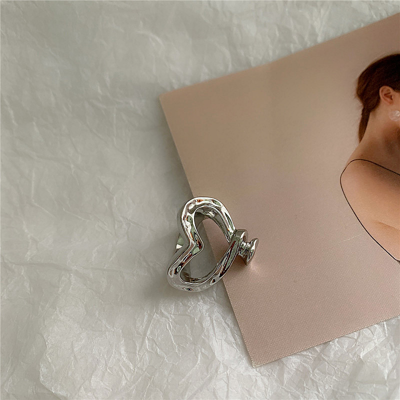 Retro Irregular Heart-shaped Silver Ring display picture 7