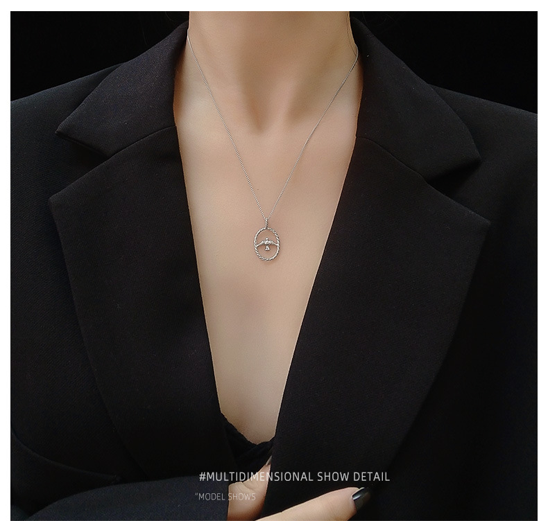 Hollow Small Swallow Titanium Steel Plated 18k Real Gold Clavicle Necklace display picture 8