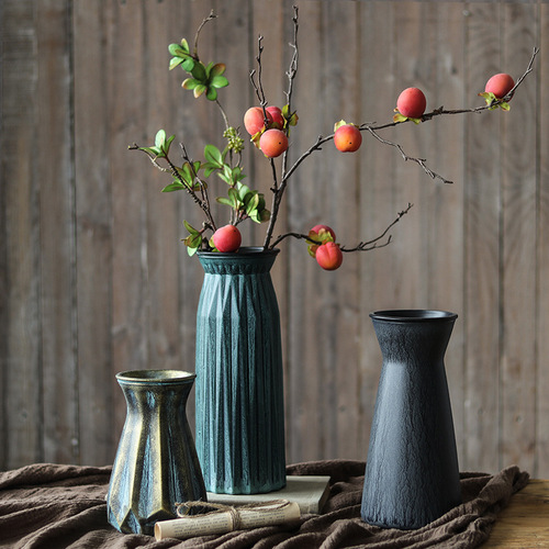 Vintage bronze antique-style vase, artistic, reminiscent of retro, rustic, worn-out, ceramic flower pot, dried flower vase, floral arrangement vase.