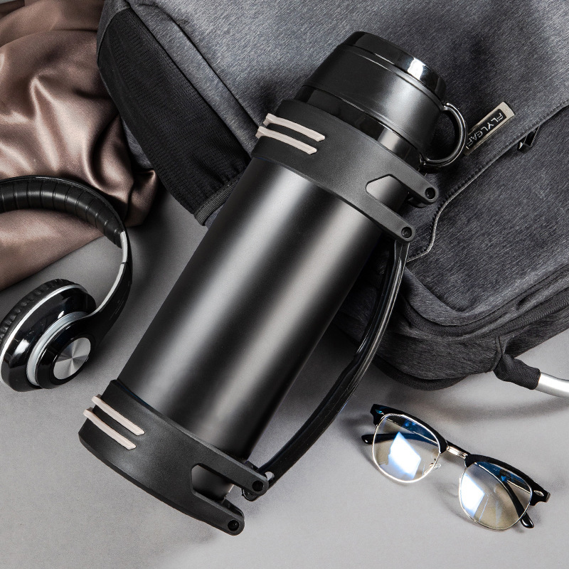 Manufactor Direct selling High-capacity travel Warmers 304 Stainless steel outdoors Portable Sport Bottle vehicle Thermos