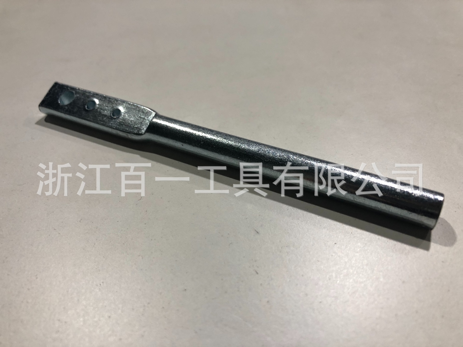 Directo de fábrica portátil galvanizado de tres agujeros cerca de la herramienta de giro cerca de alambre de reparación de la herramienta de la cerca del dispositivo