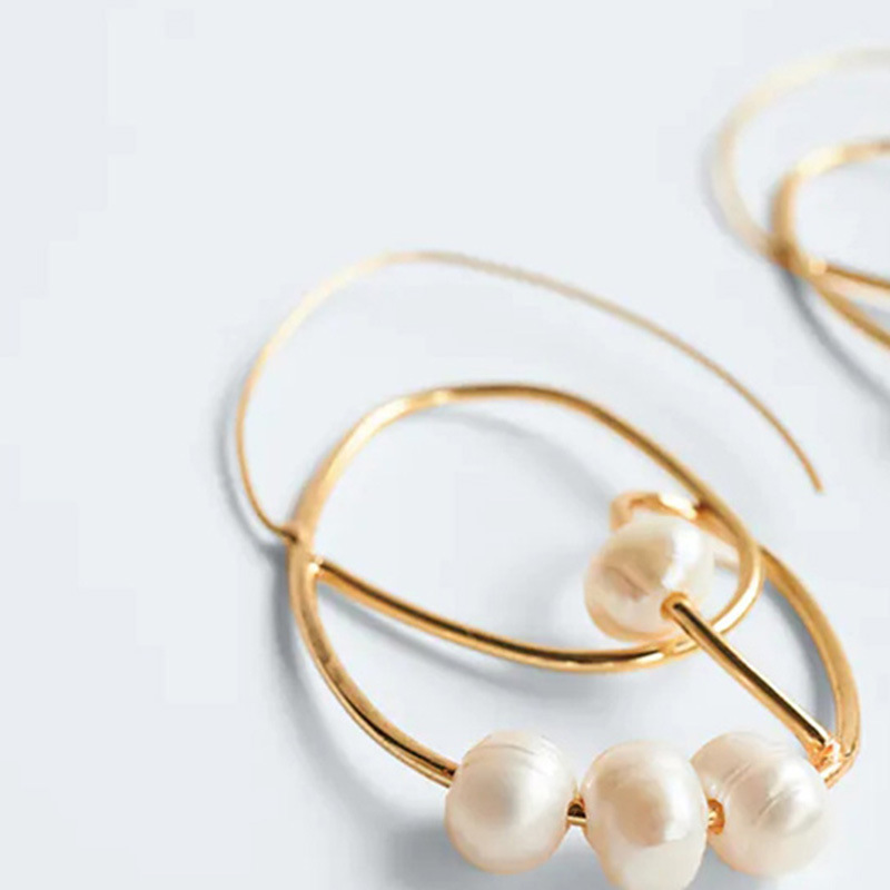 Exaggerated Geometric Pearl Metal Creative Irregular Earrings  Wholesale display picture 3