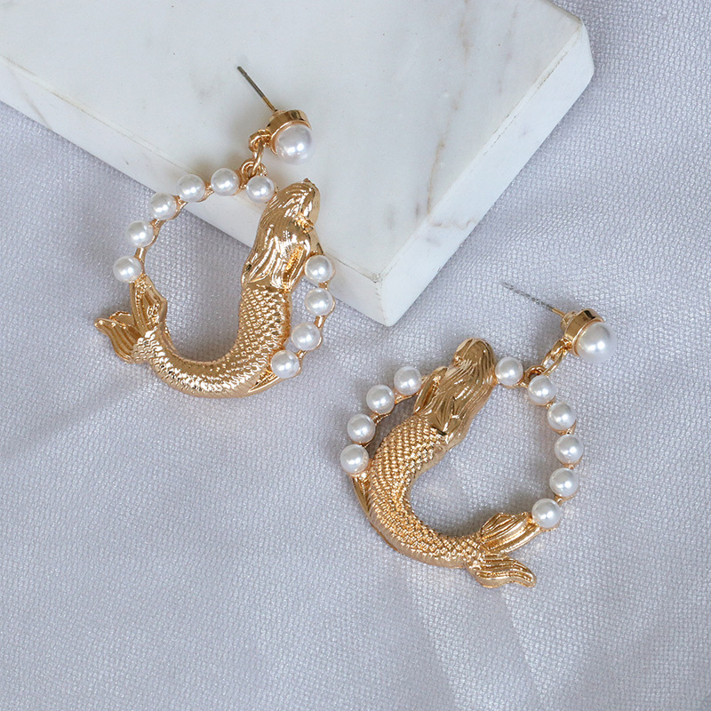 53995 Europäischer Und Amerikanischer Außenhandels Schmuck Laufsteg Große Fisch Perlen Ohrringe Persönlichkeit Retro Elegante Ohrringe Weibliche Ohrringe display picture 3