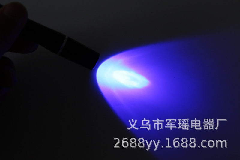 Pluma de luz púrpura detector de dinero de luz pluma UV395mn detector de dinero de longitud de onda anti-falsificación tabaco vino púrpura luz pluma fabricante de Luz