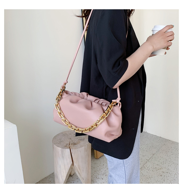 Popular Women's Summer New Fashion One Shoulder Underarm Cloud Messenger Bag Wholesale display picture 7