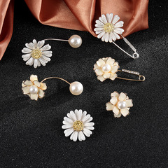 源頭廠家韓版簡約雛菊小胸針衣飾別針衣領刺馬針服飾防曝光彎針女