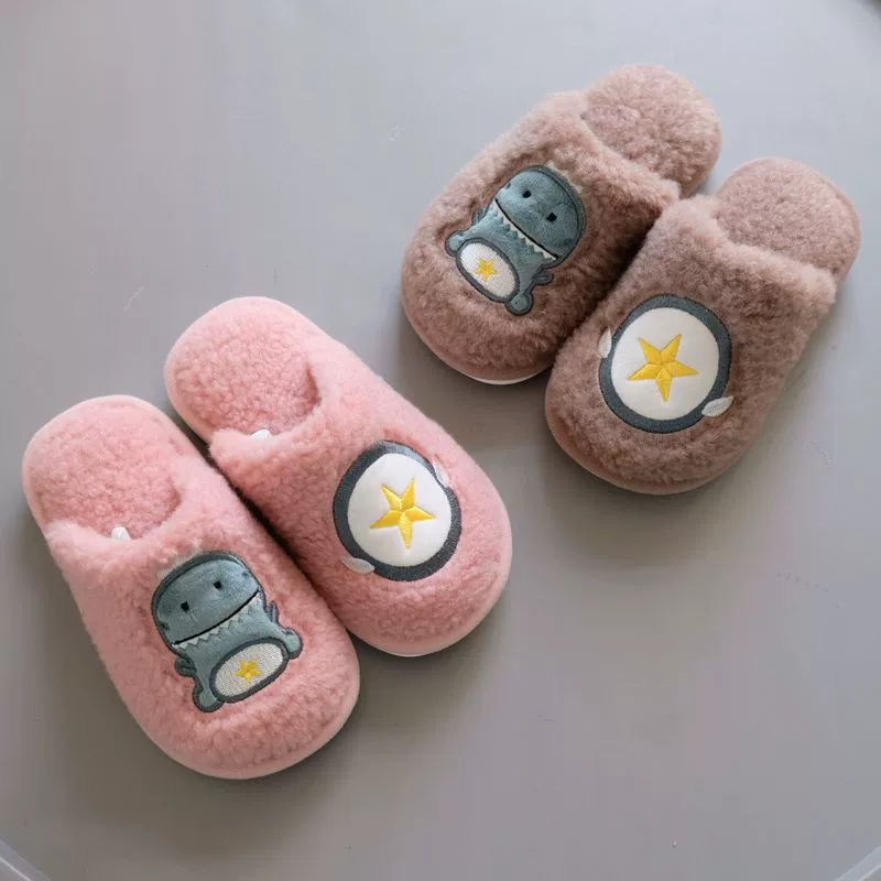 25 новых детских домашних тапочек на осень/зиму, плюшевые домашние тапочки на мягкой подошве, с рисунком динозавра, для детей от 2 до 8 лет.