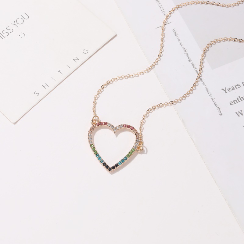 Simple Color Love Necklace Women Fashion Wild Hollow Peach Heart Pendant Clavicle Chain display picture 4