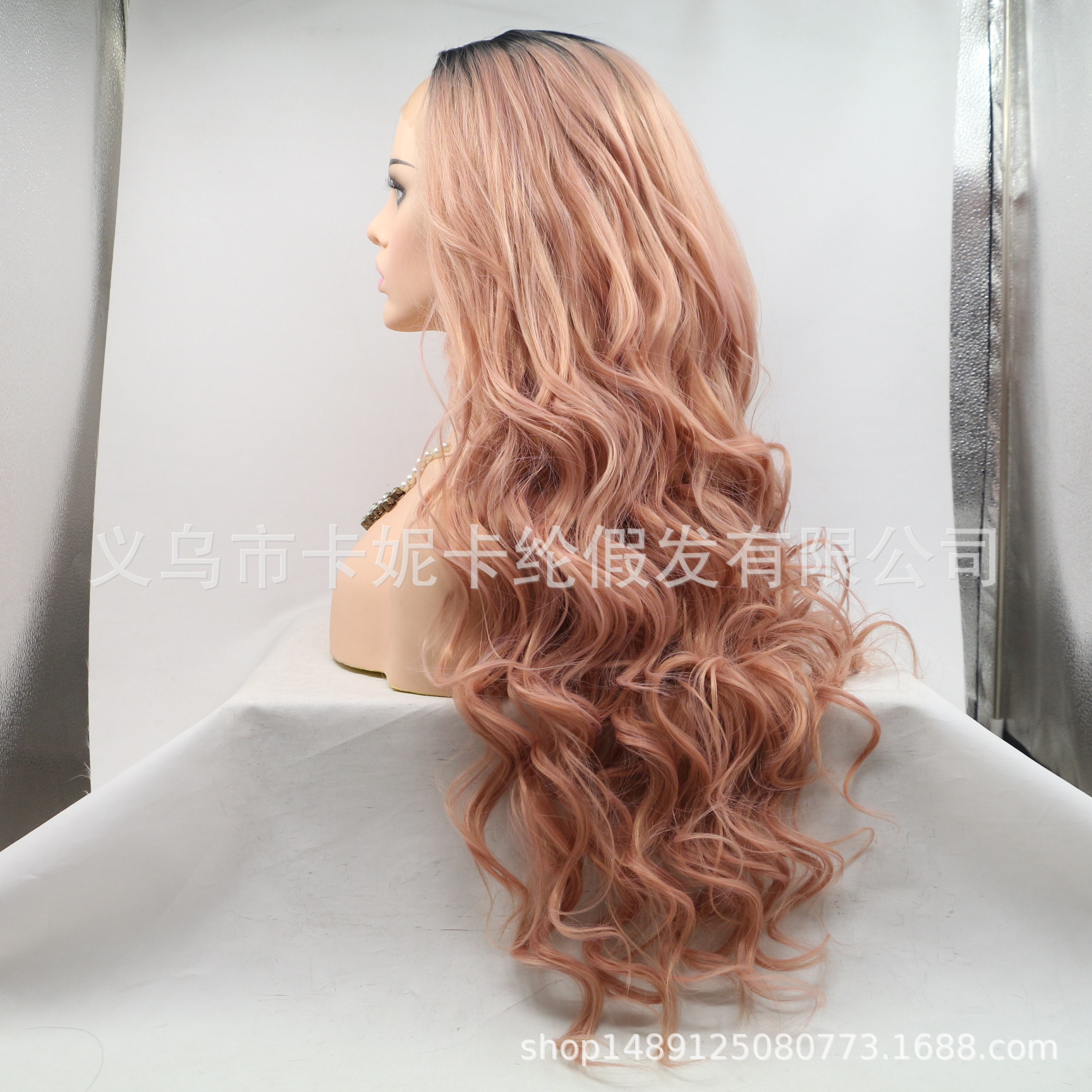 Europa y América de moda cabello largo rizado fibra química pelucón de cabello de mujer al por mayor encaje de cabello