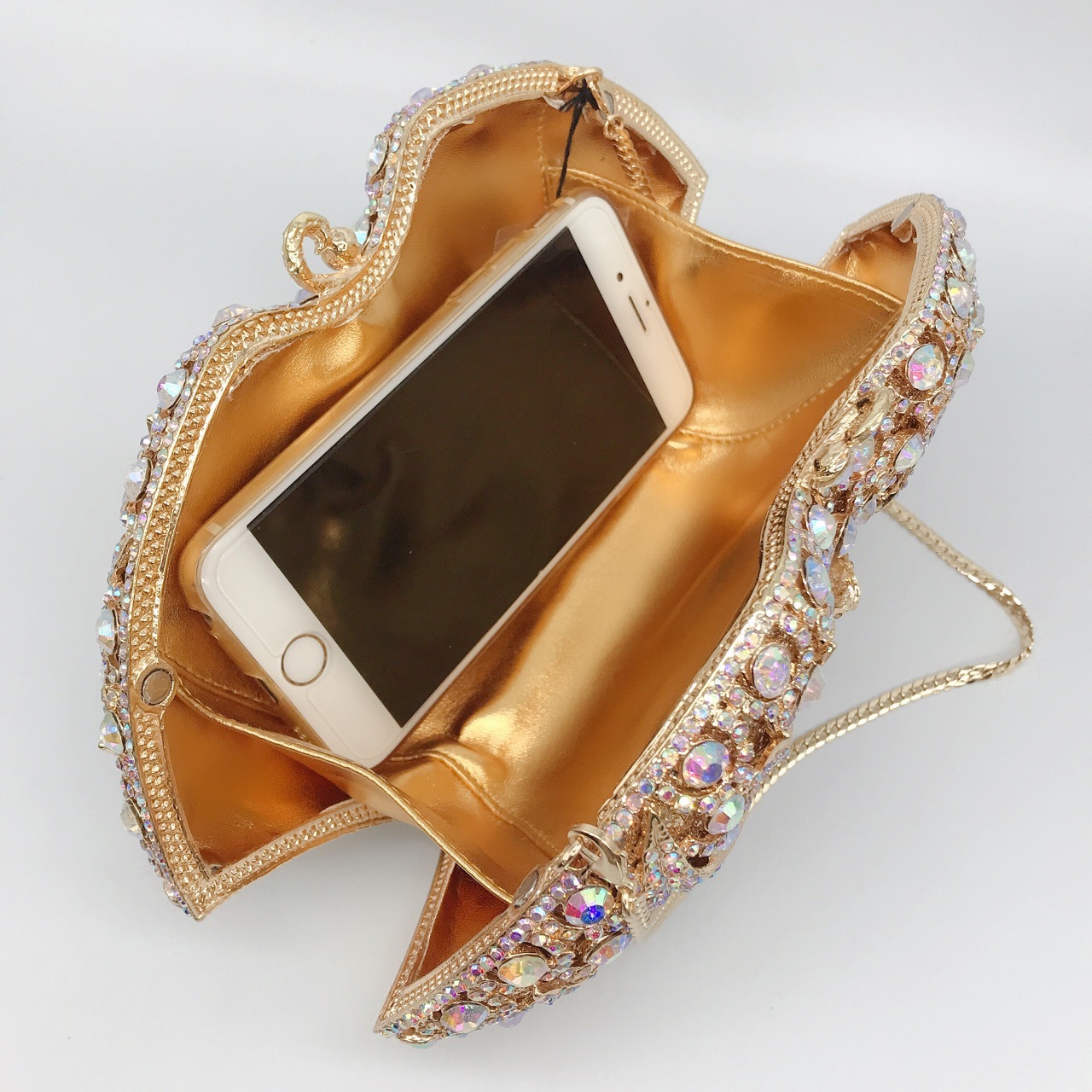 Túi clutch nữ đính kim cương giả kim loại rỗng, kiểu dáng sang trọng, kích thước 22.5x12x6 cm — Đế Vàng Kim Cương chi tiết 12