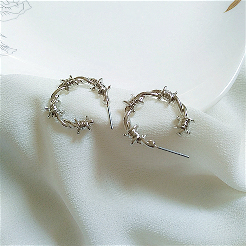 13g Weight Alloy Ear Needle Material Ear Studs Classification 1 Pair Quantity Daily Occasion Alloy Material Geometric Pattern Women'S Gender Plating Design Retro Style 1 Pair Retro Geometric Alloy Plating Women's Ear Studs 5