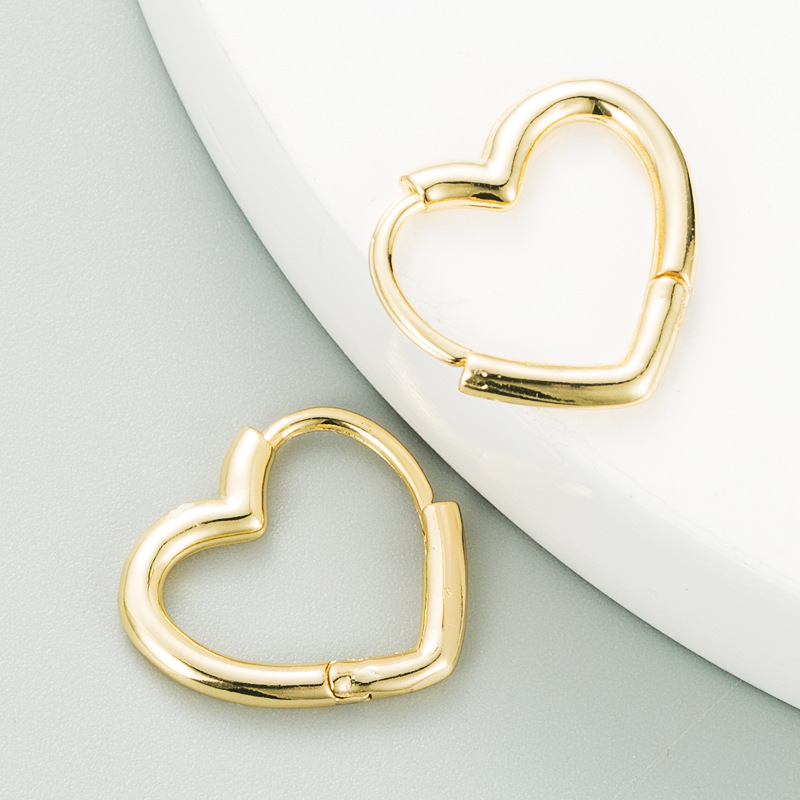 Brass 18k Gold Plated Heart-shaped Exquisite Earrings display picture 3