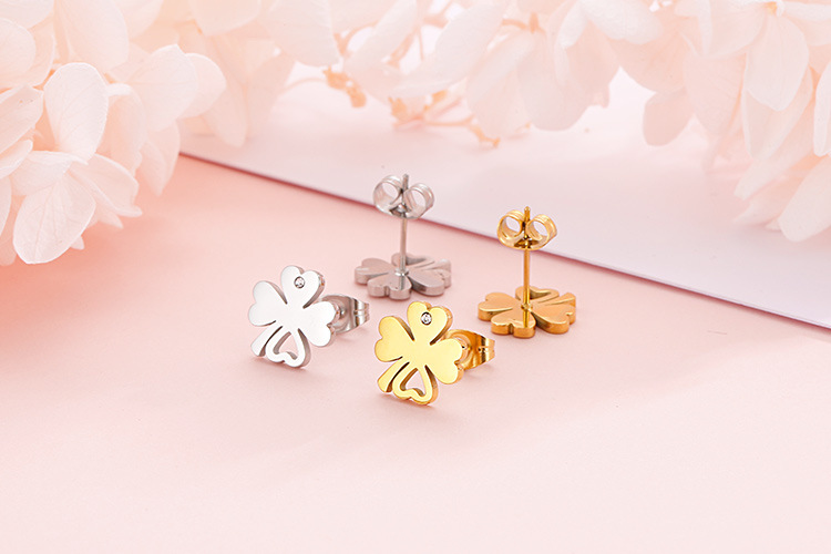 new stainless steel hollow four-leaf clover clavicle necklace earrings two-piece set wholesale